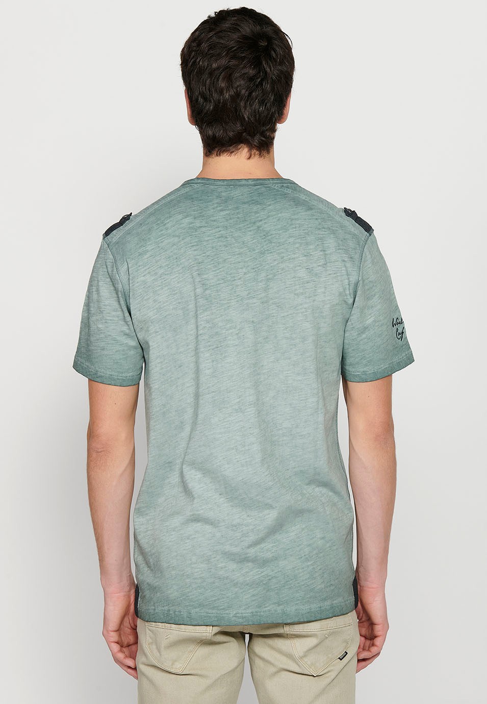 Kurzärmliges Herren-T-Shirt aus Baumwolle mit Rundhalsausschnitt, geknöpfter Öffnung und khakifarbenem Detail vorne 4
