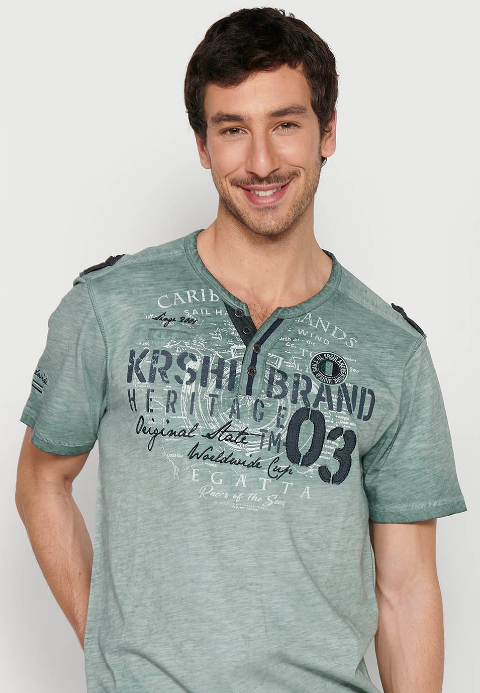Kurzärmliges Herren-T-Shirt aus Baumwolle mit Rundhalsausschnitt, geknöpfter Öffnung und khakifarbenem Detail vorne 6