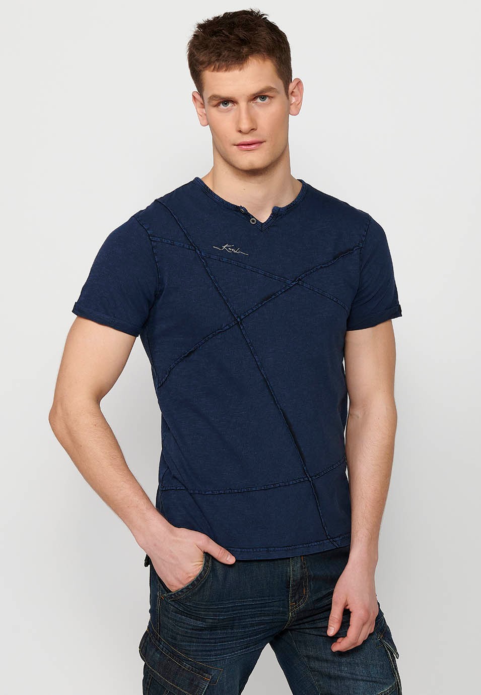 Short sleeve t-shirt, round neck with opening, blue color for men