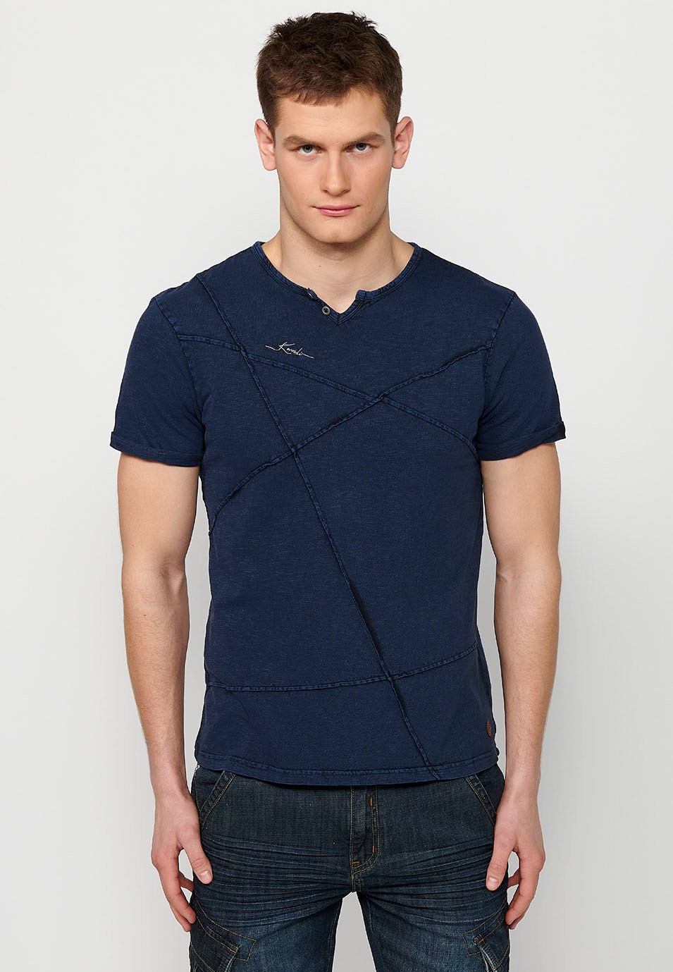 Short sleeve t-shirt, round neck with opening, blue color for men