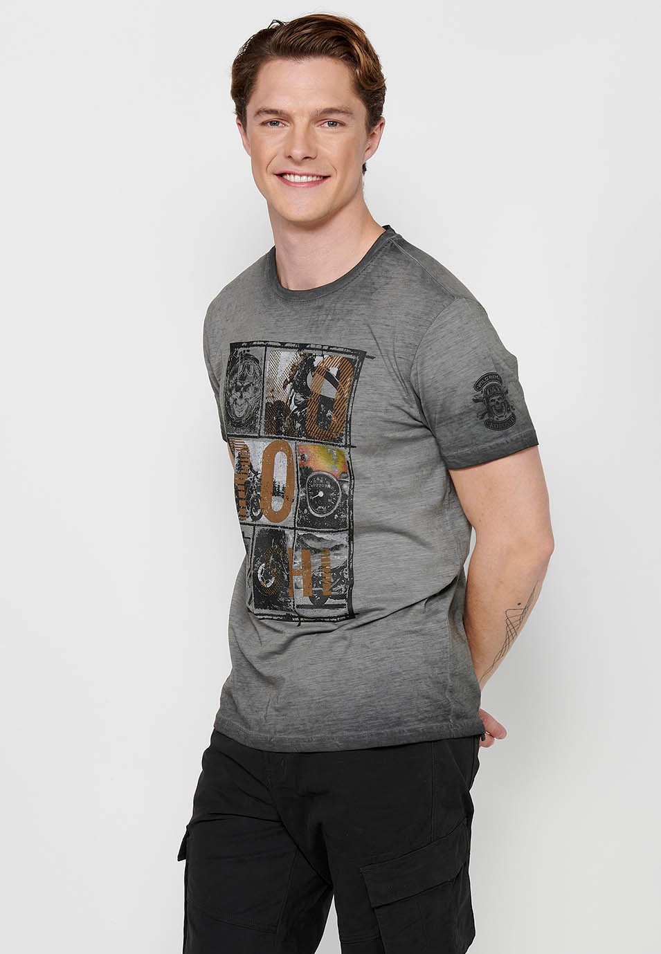 Short-sleeved Cotton T-shirt with Round Neck and Gray Front Print for Men 8