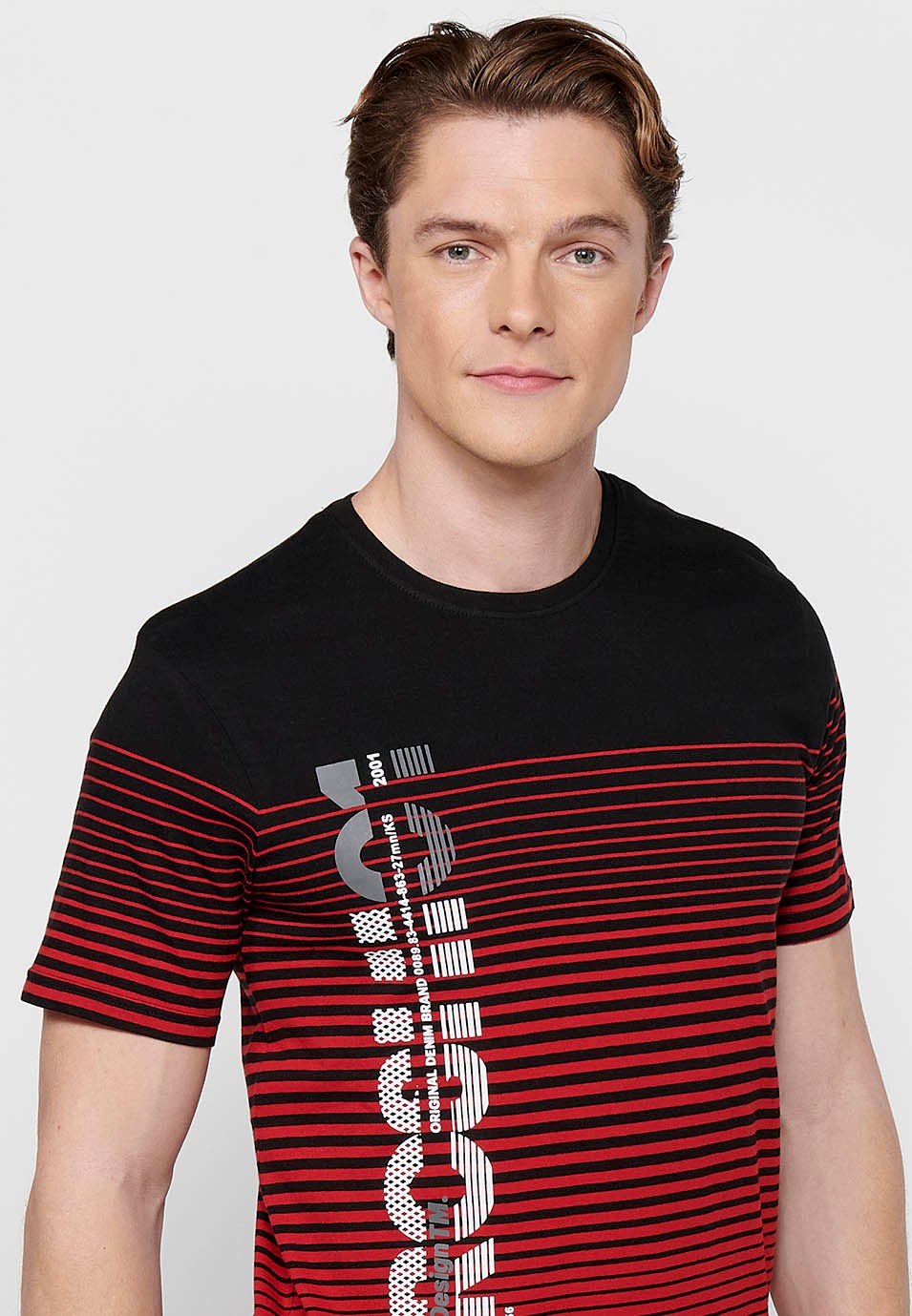 Camiseta de manga corta, estampado degradado a rayas, cuello redondo, color rojo para hombre 6