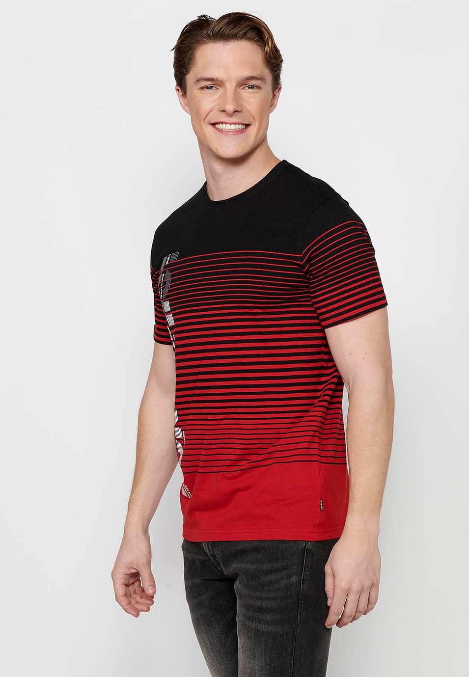Camiseta de manga corta, estampado degradado a rayas, cuello redondo, color rojo para hombre 2