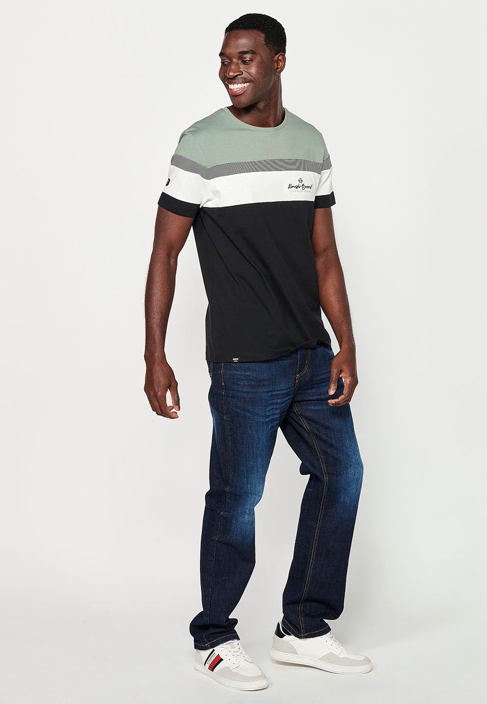 Camiseta de manga corta, bordado frontal y cuello redondo, color kaki para hombre 3