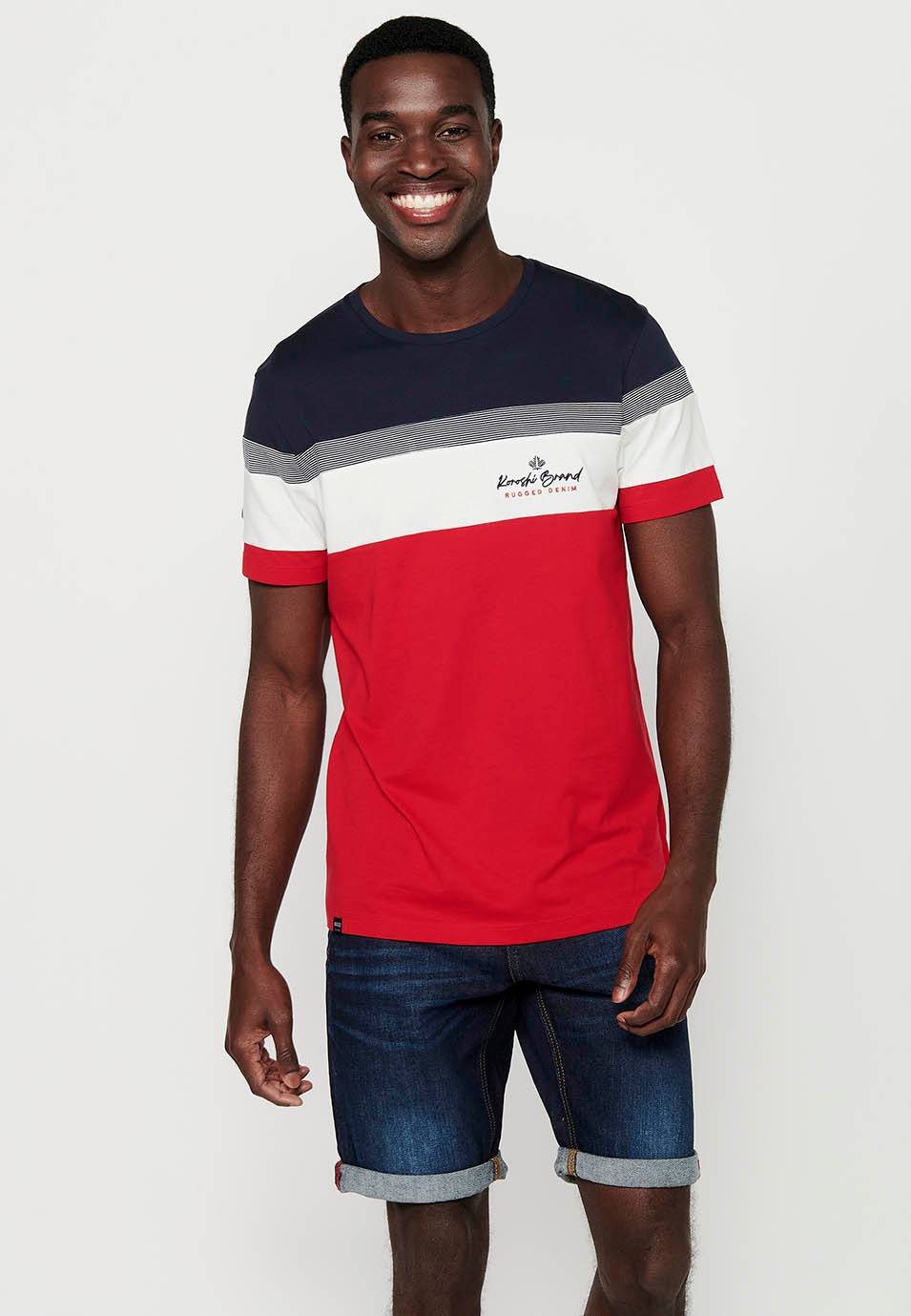 Camiseta de manga corta, bordado frontal y cuello redondo, color rojo para hombre