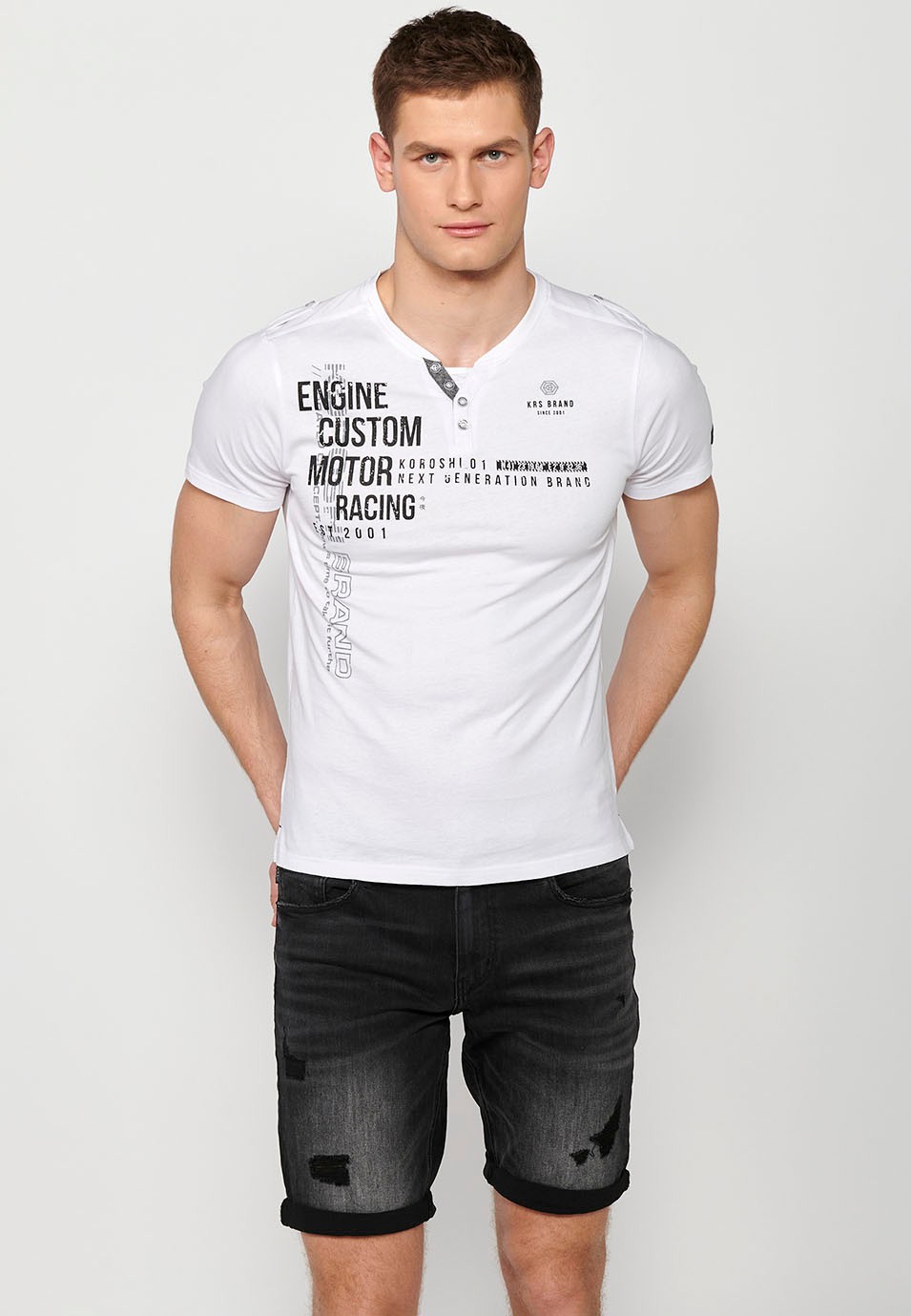 T-shirt homme blanc à manches courtes en coton, col rond avec ouverture boutonnée