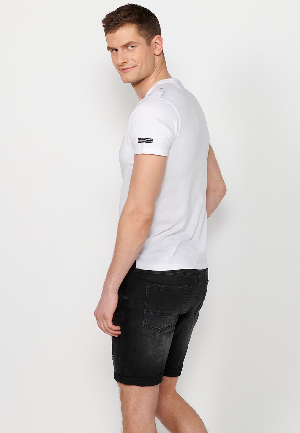T-shirt homme blanc à manches courtes en coton, col rond avec ouverture boutonnée