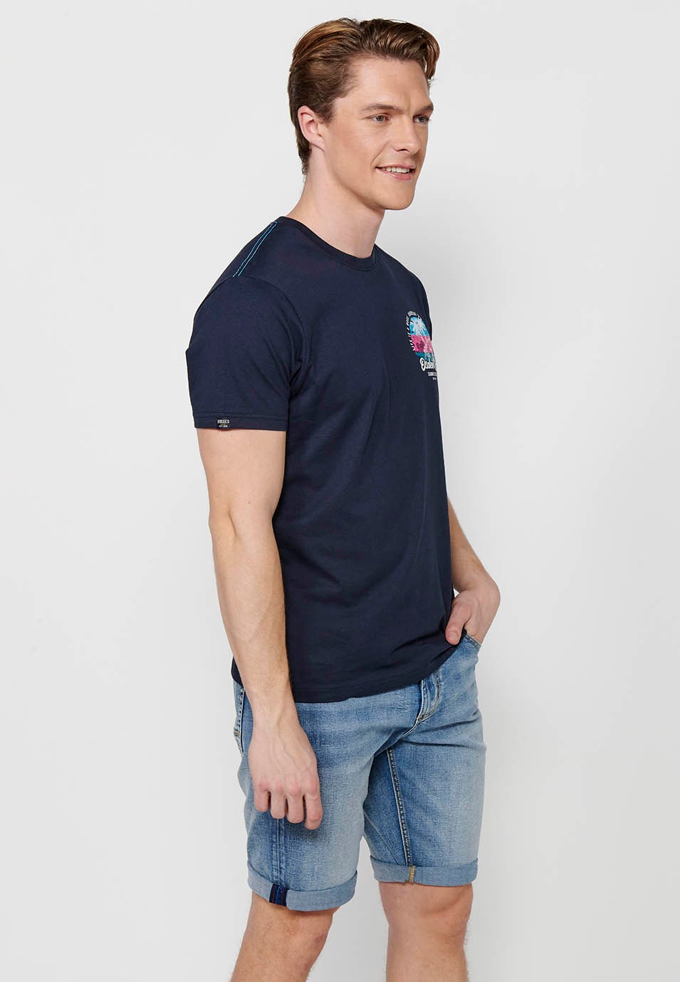Kurzarm-T-Shirt aus Baumwolle mit Rundhalsausschnitt und marineblauem Rückenaufdruck für Herren 7