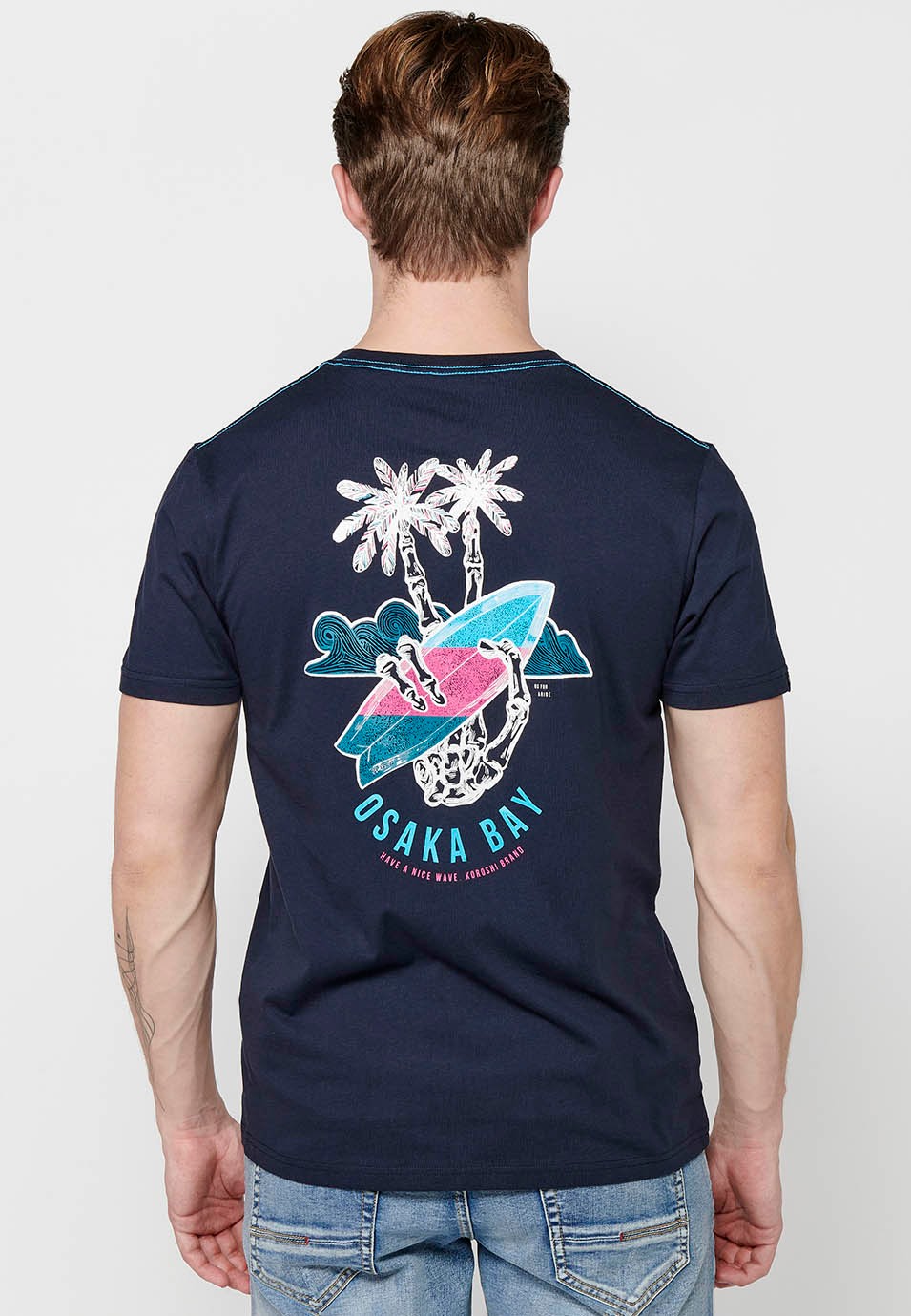 Kurzarm-T-Shirt aus Baumwolle mit Rundhalsausschnitt und marineblauem Rückenaufdruck für Herren 4
