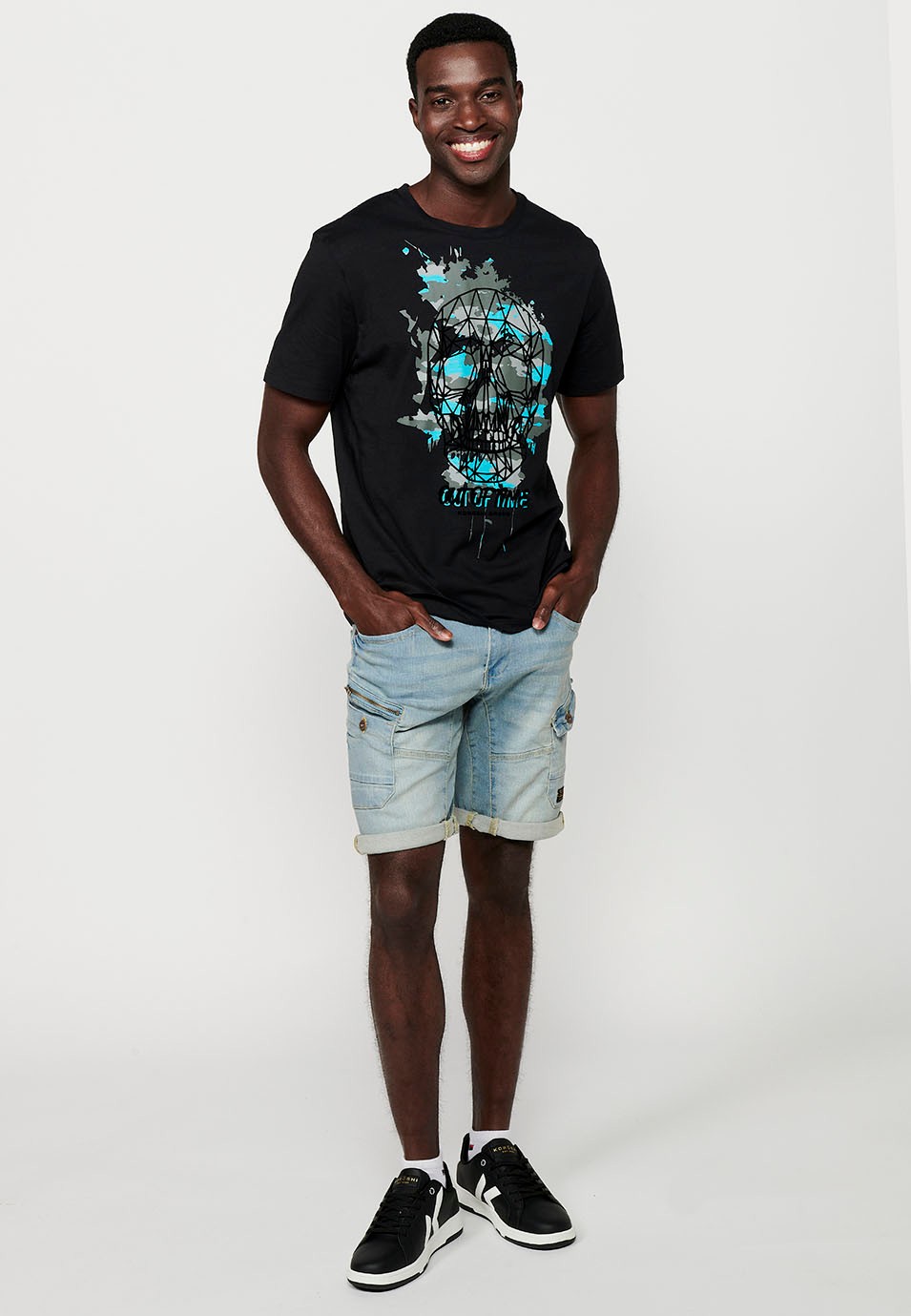 T-shirt homme noir à manches courtes avec imprimé sur le devant et col rond
