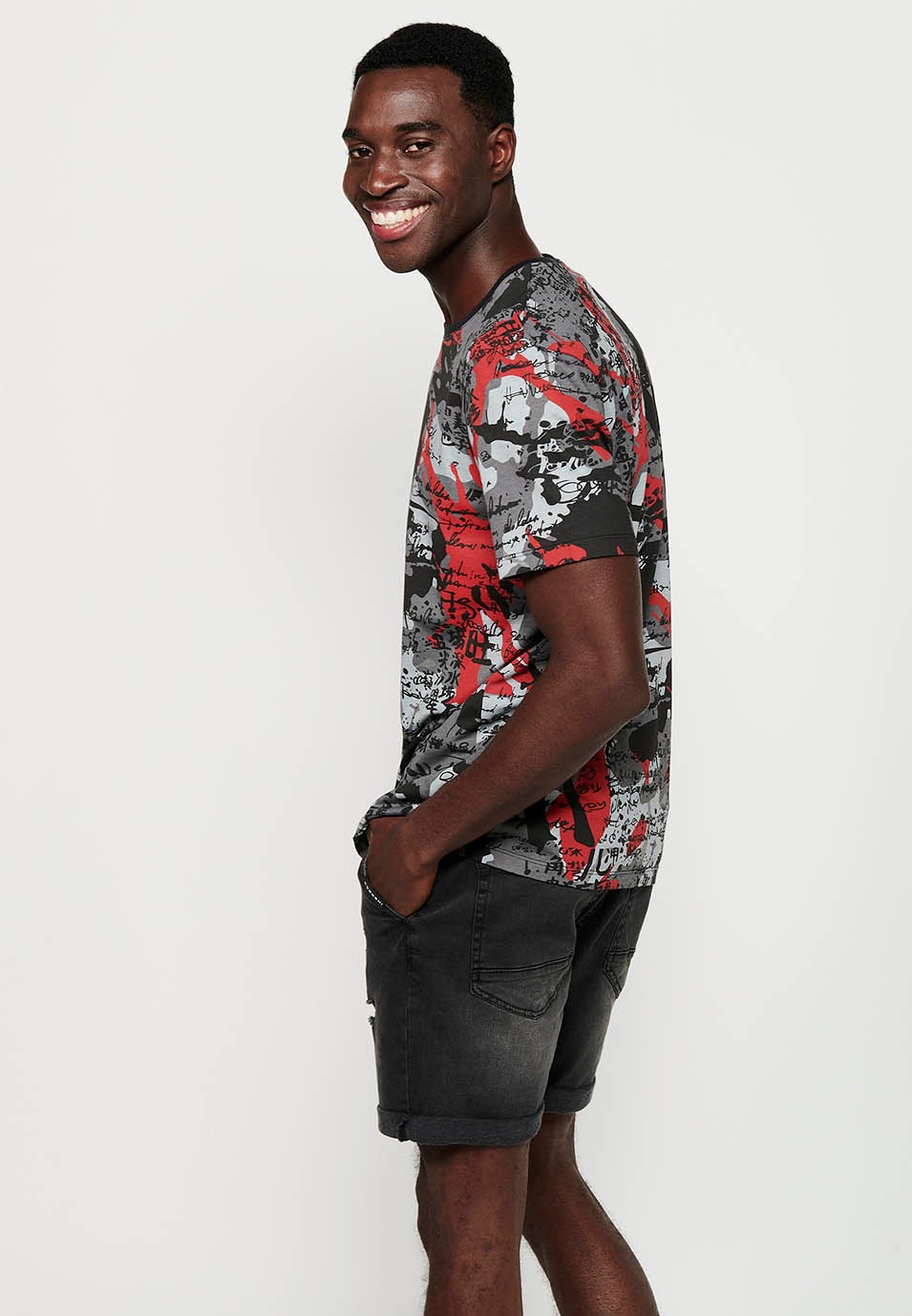 Camiseta de manga corta, estampado delantero de letras y cuello redondo, color negro para hombre