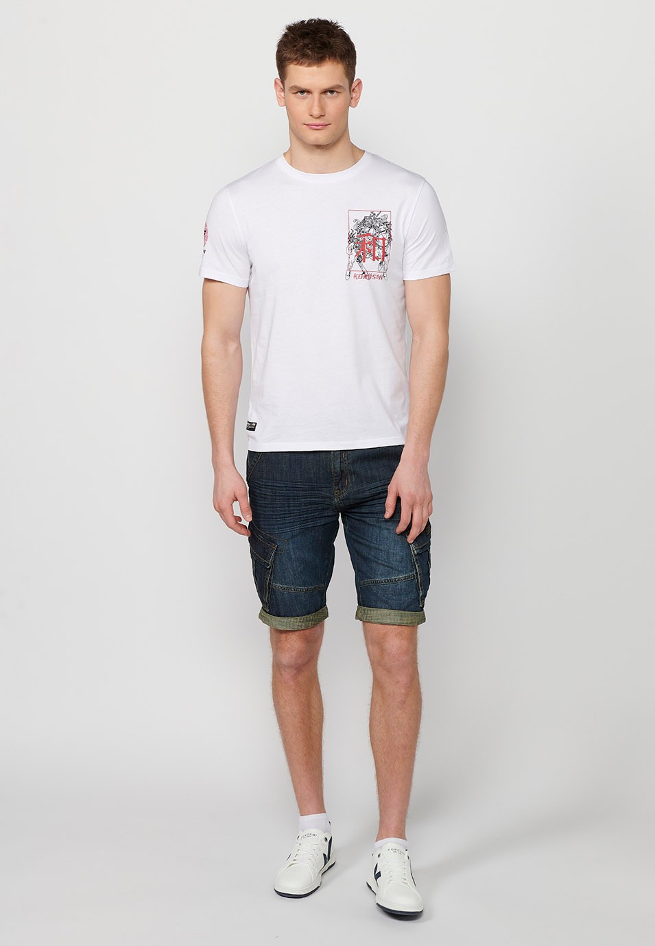 White short sleeve t-shirt with print on the back for men