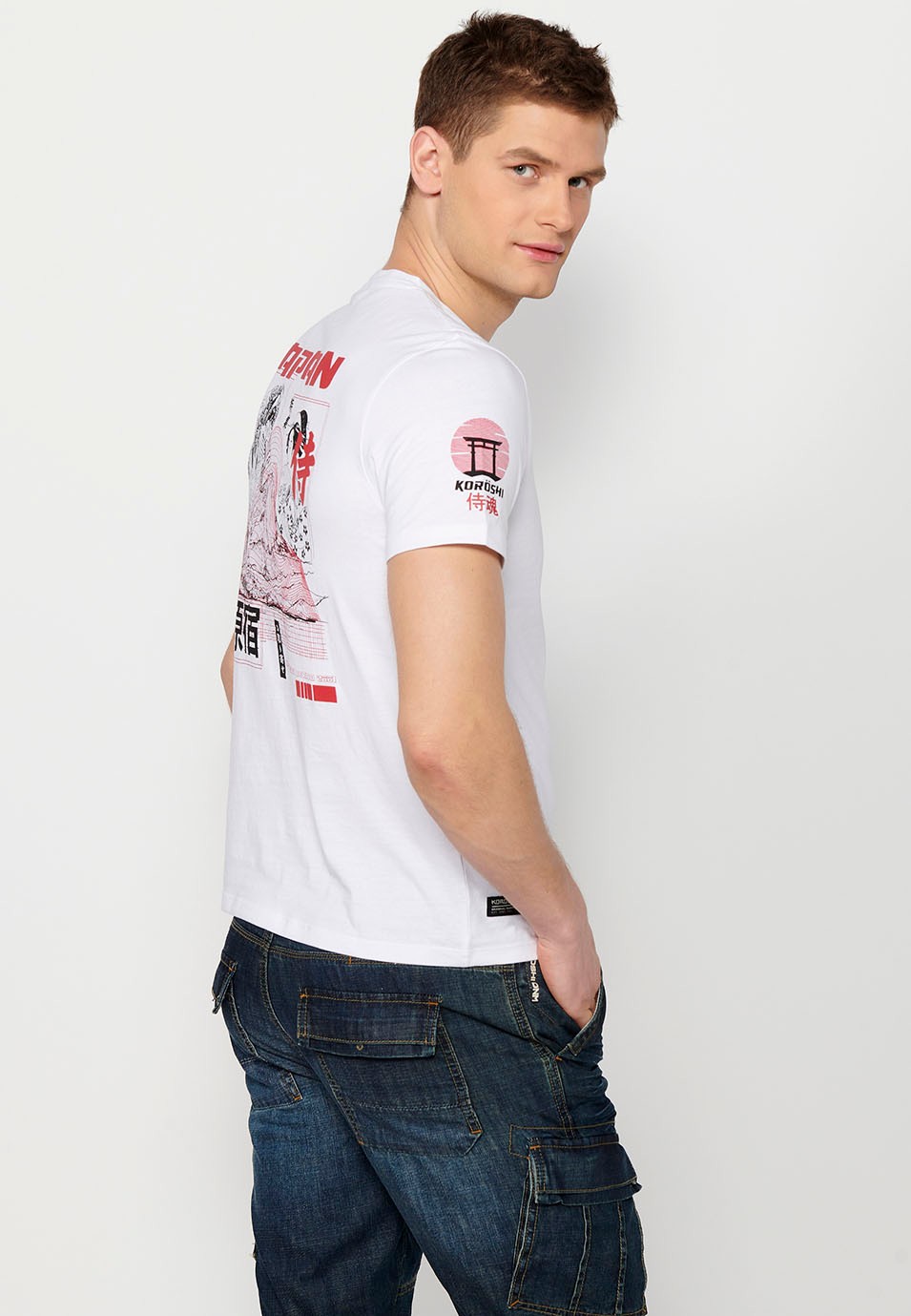 White short sleeve t-shirt with print on the back for men