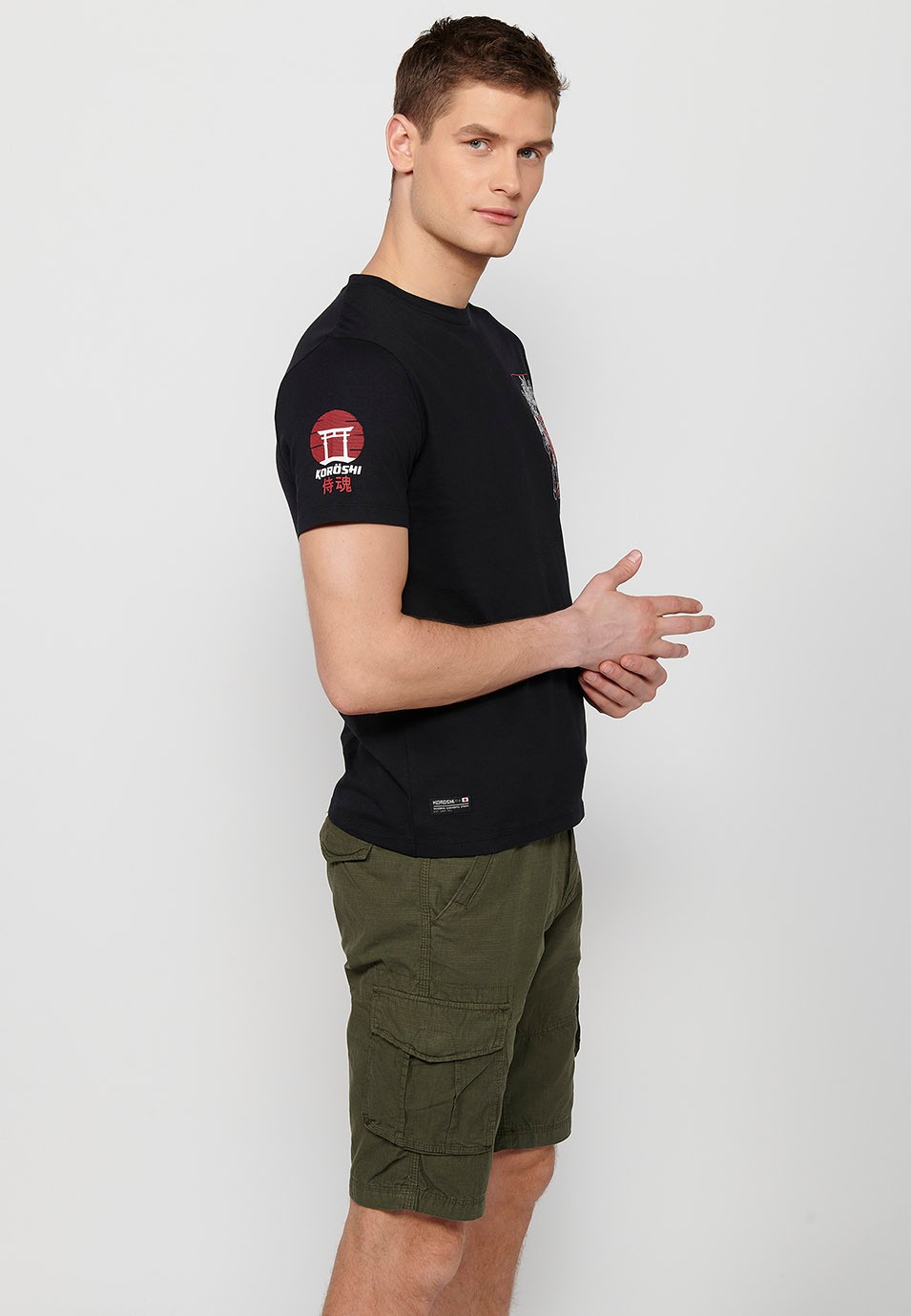 T-shirt à manches courtes avec imprimé au dos en noir pour homme