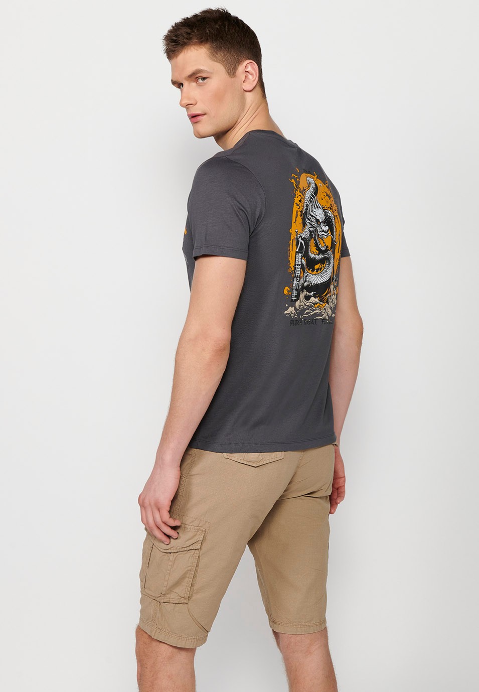 Camiseta de manga corta de algodon, estampada en la espalda, color gris para hombre