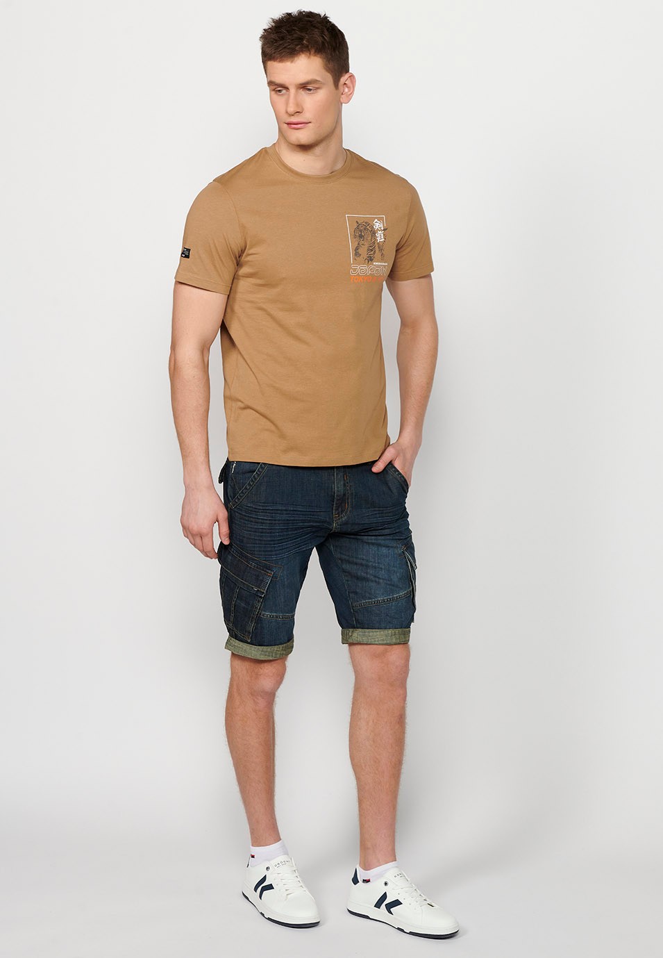 Short-sleeved cotton t-shirt with jungle tigger back print, camel color for men