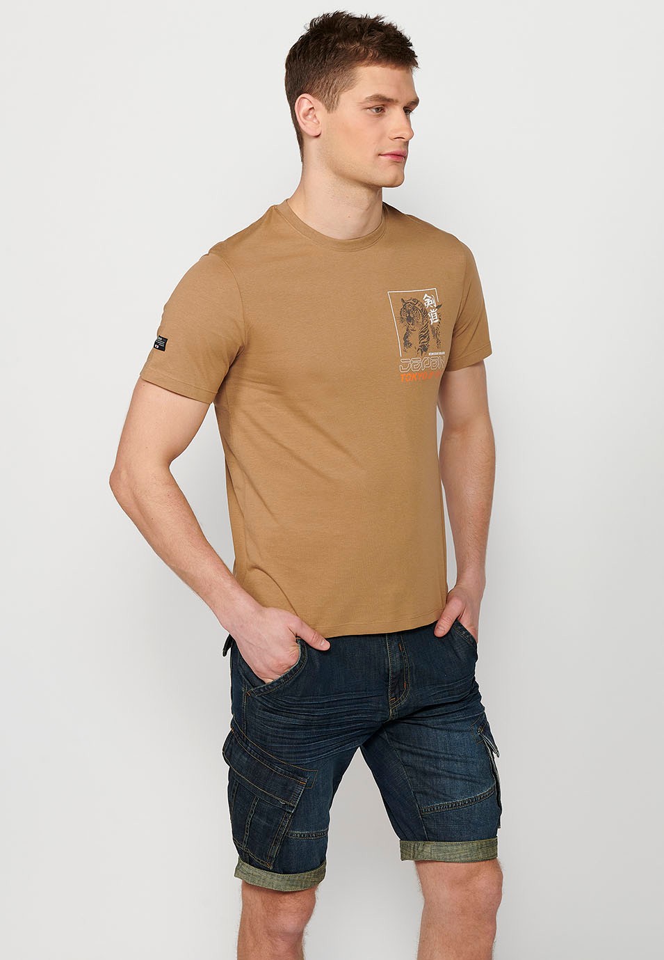 Short-sleeved cotton t-shirt with jungle tigger back print, camel color for men