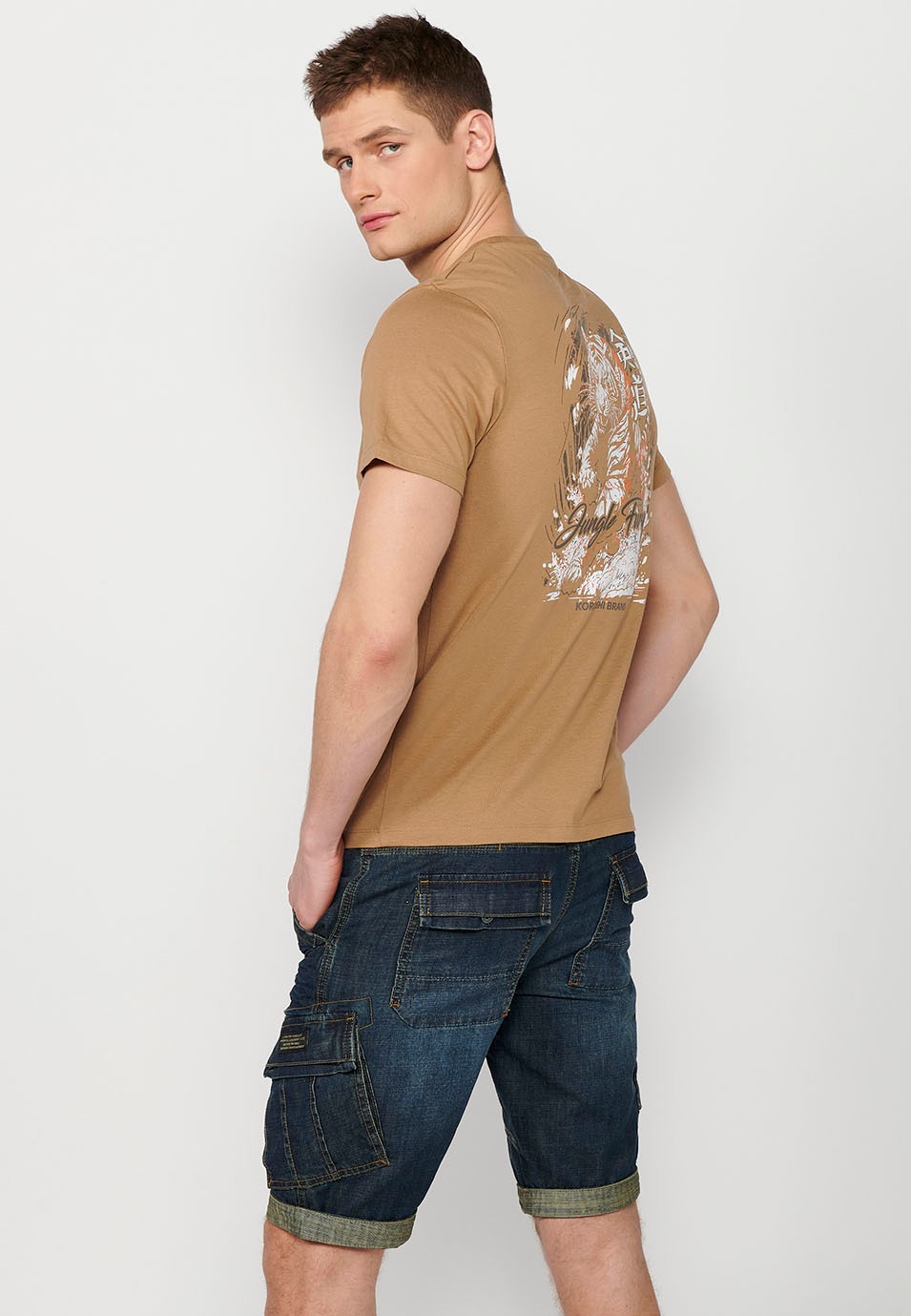 Short-sleeved cotton t-shirt with jungle tigger back print, camel color for men