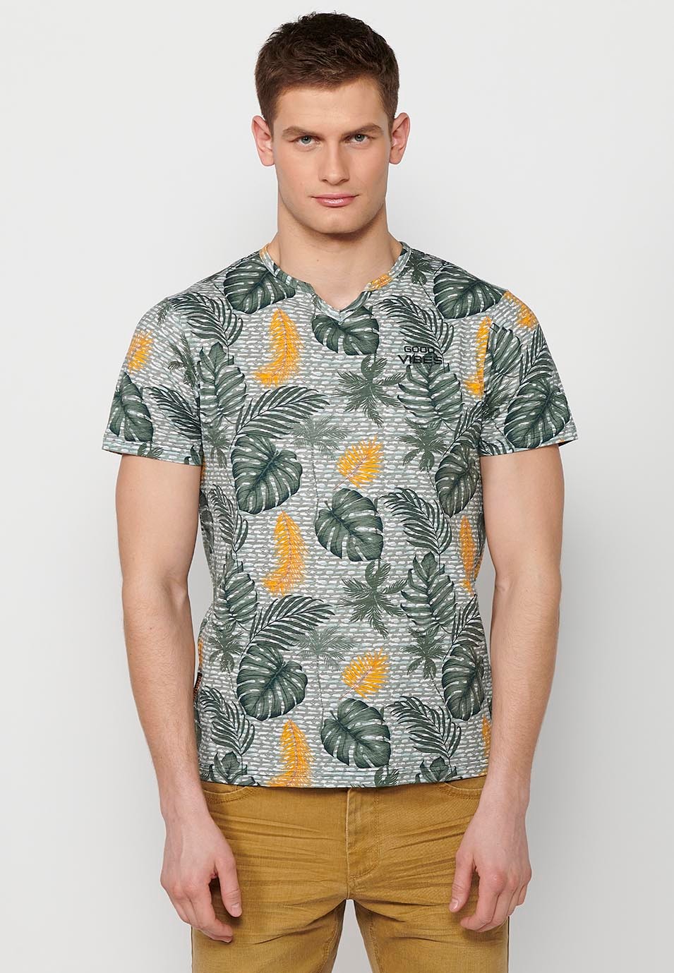 Short-sleeved cotton t-shirt with multicolored tropical print for men