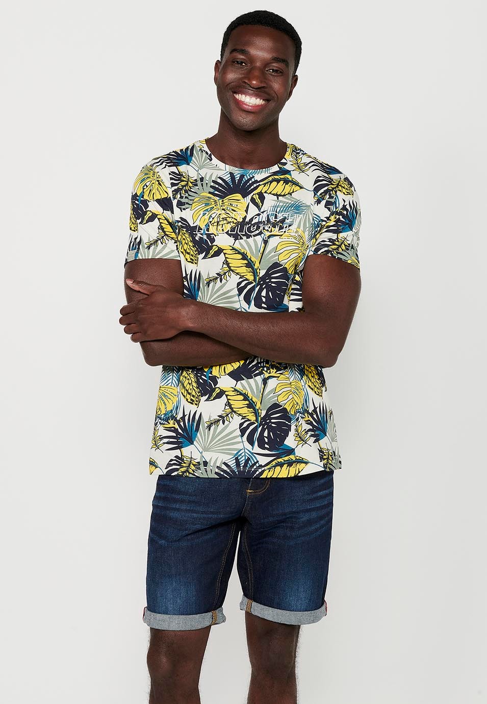 Gelbes Herren-Kurzarm-T-Shirt aus Baumwolle mit Rundhalsausschnitt und Blumendruck
