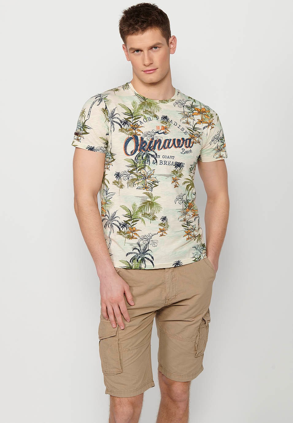 Short-sleeved cotton t-shirt with green multicolor tropical print for men