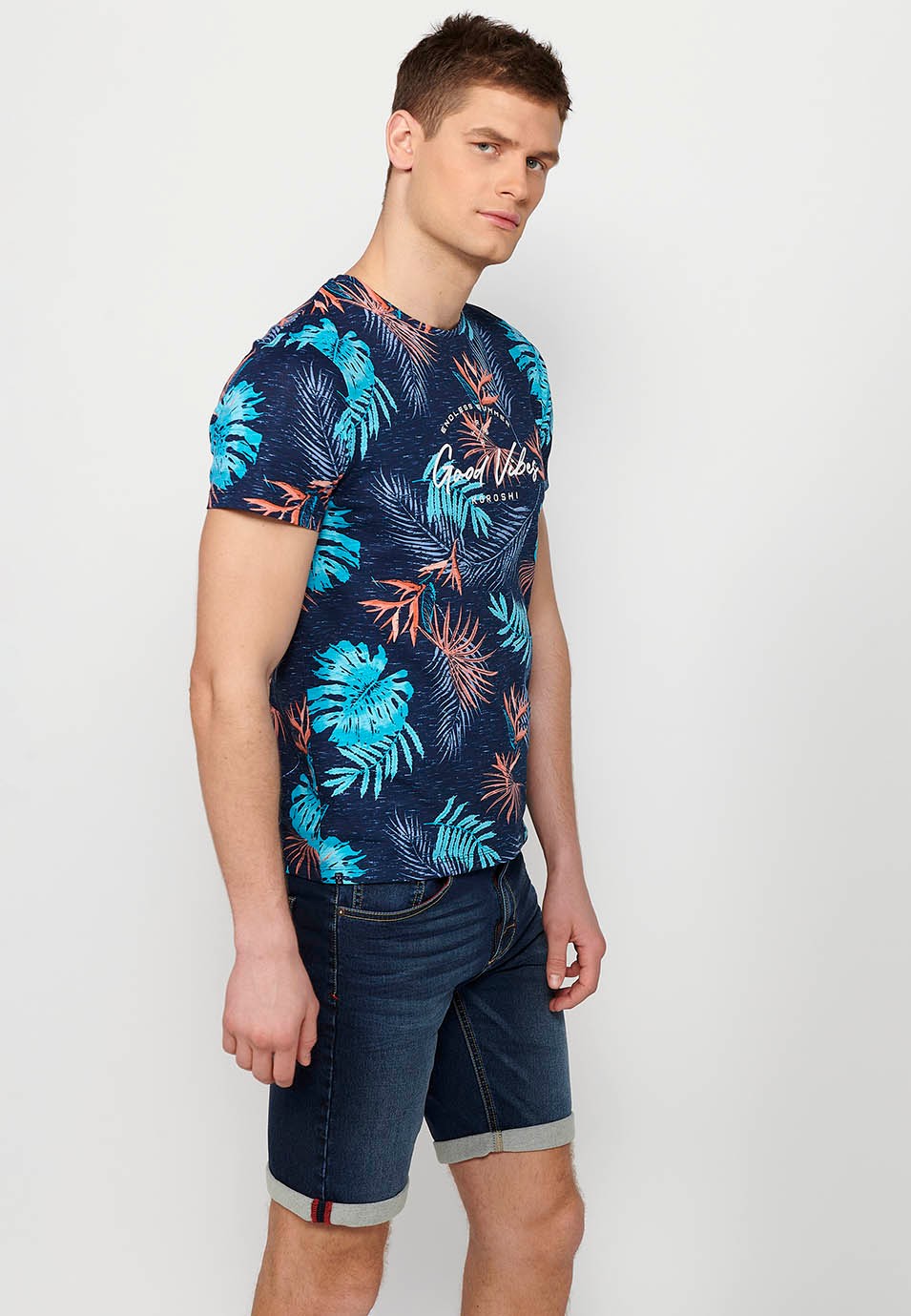 Kurzärmeliges Baumwoll-T-Shirt mit mehrfarbigem marineblauem Tropendruck für Herren