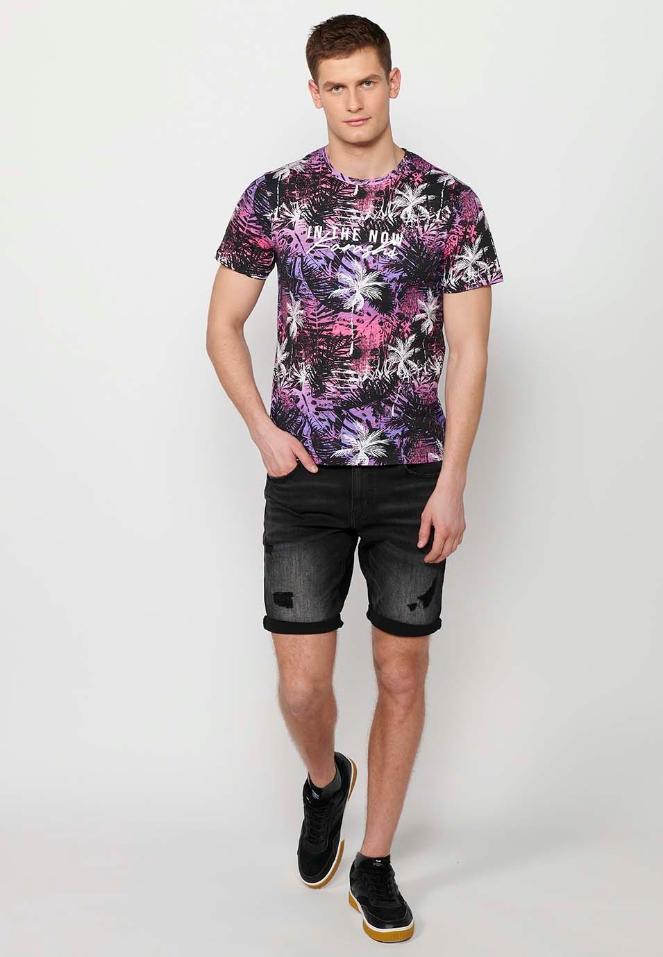 Kurzärmeliges Baumwoll-T-Shirt mit mehrfarbigem rosa-lila tropischem Aufdruck für Herren