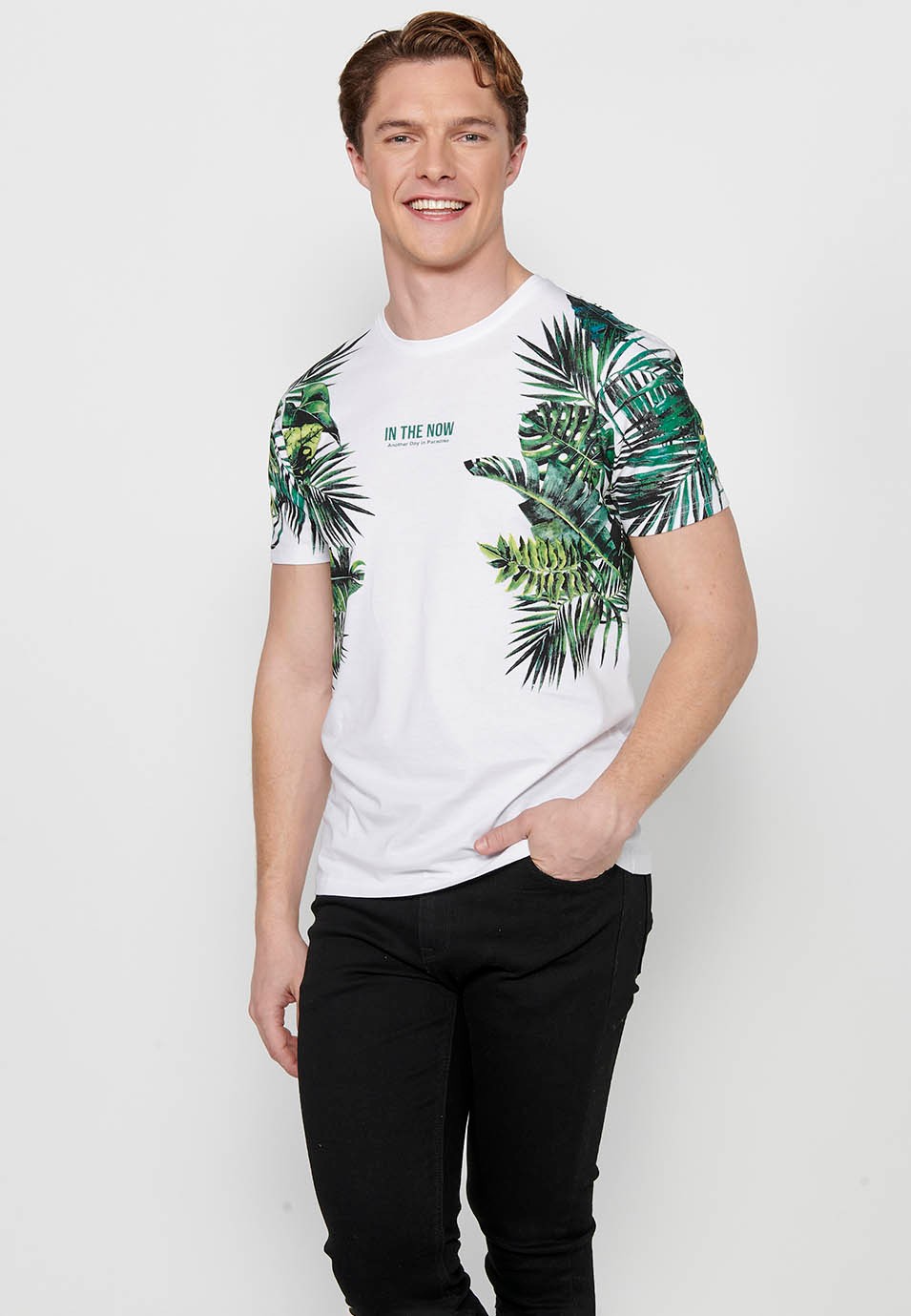 T-shirt à manches courtes, imprimé tropical et lettres sur le devant, blanc pour homme