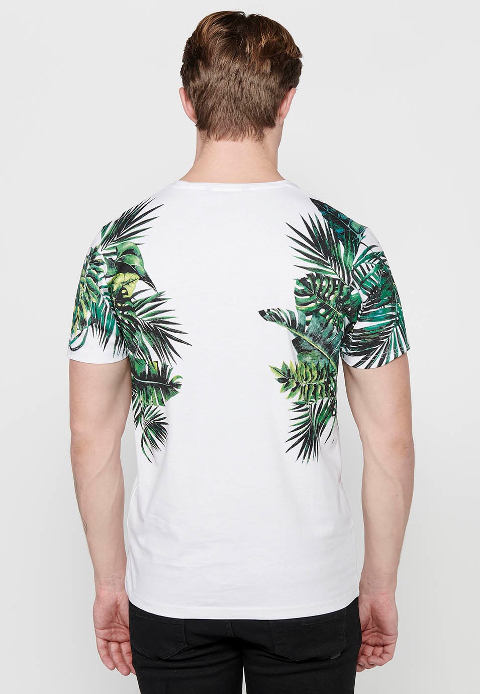 Camiseta de manga corta, estampado tropical y letras delanteras, color blanco para hombres