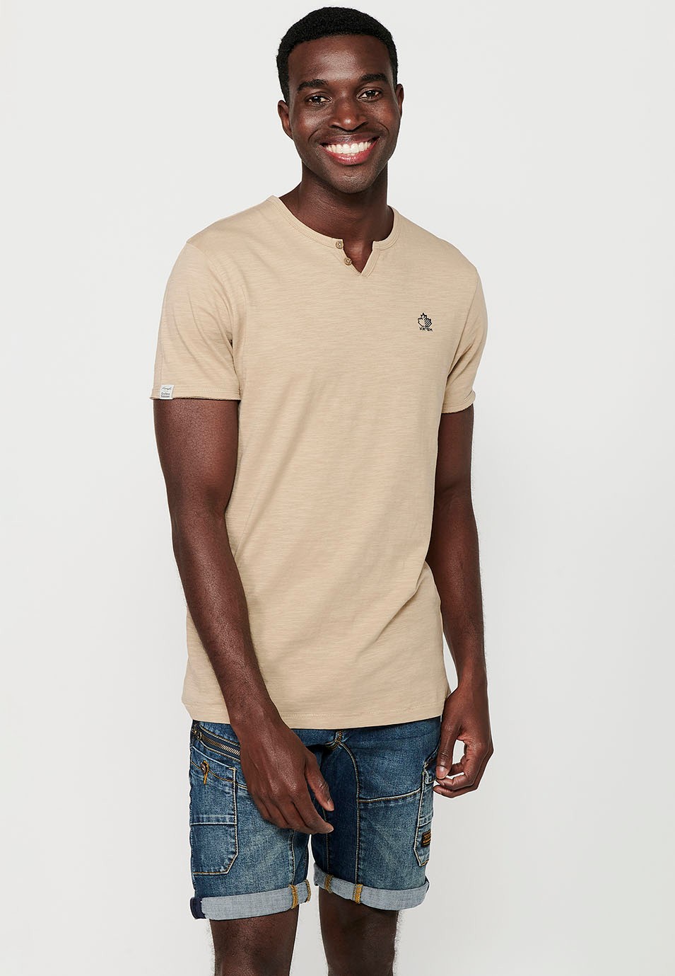 Basic-Kurzarm-T-Shirt, V-Ausschnitt mit Knopf, beige Farbe für Herren
