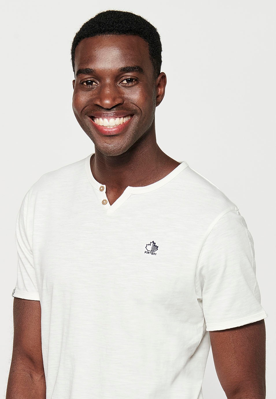 Basic-Kurzarm-T-Shirt, V-Ausschnitt mit Knopf, ecrufarben für Herren