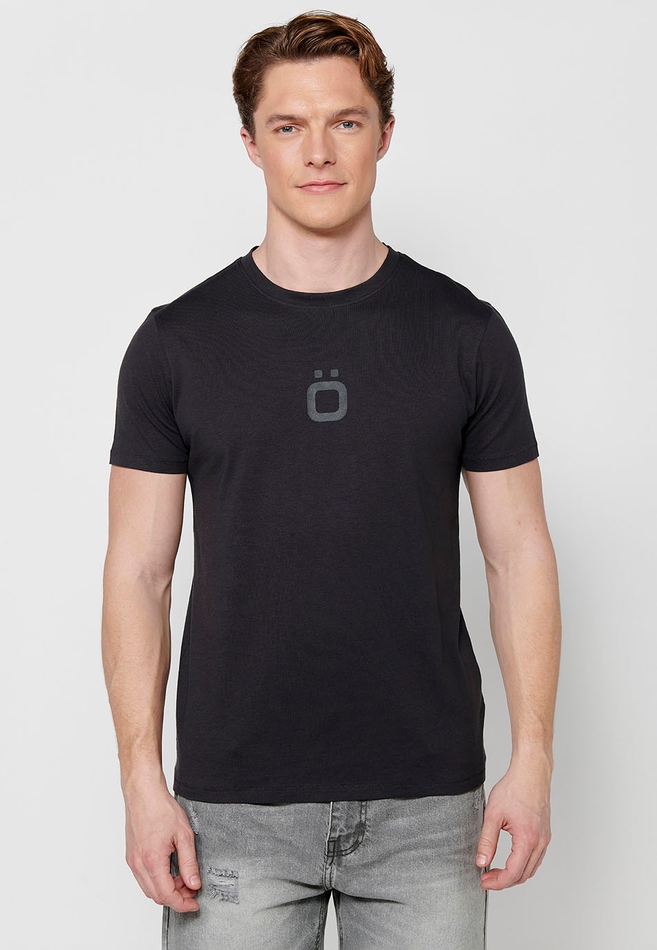 Camiseta de manga corta cuello redondo logo frontal color negro para hombre