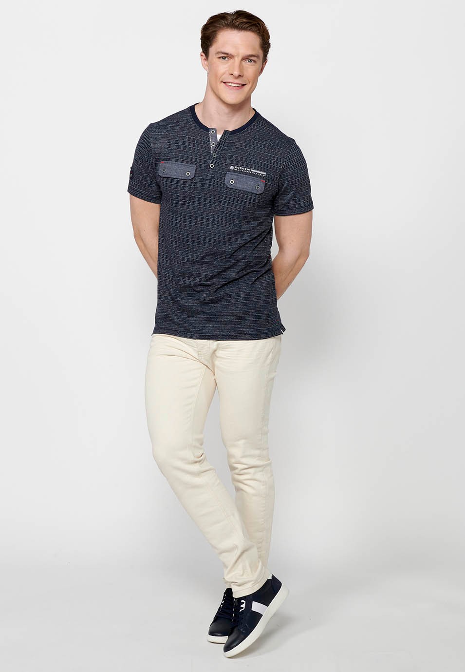T-shirt col manches courtes avec ouverture boutonnée, coloris marine pour homme