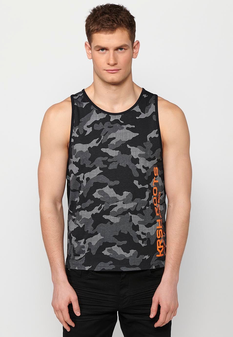 Camiseta de tirantes, estampado camuflaje color negro y gris para hombre