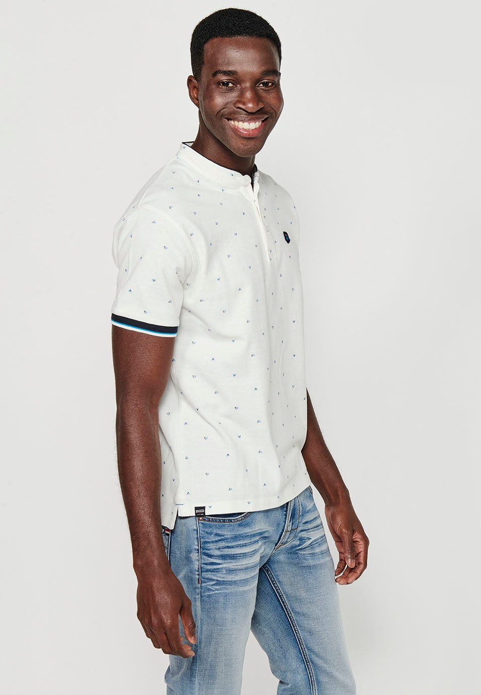 Short-sleeved Cotton Polo with Round Neck with buttoned opening and Finished with Side Cuts in White for Men