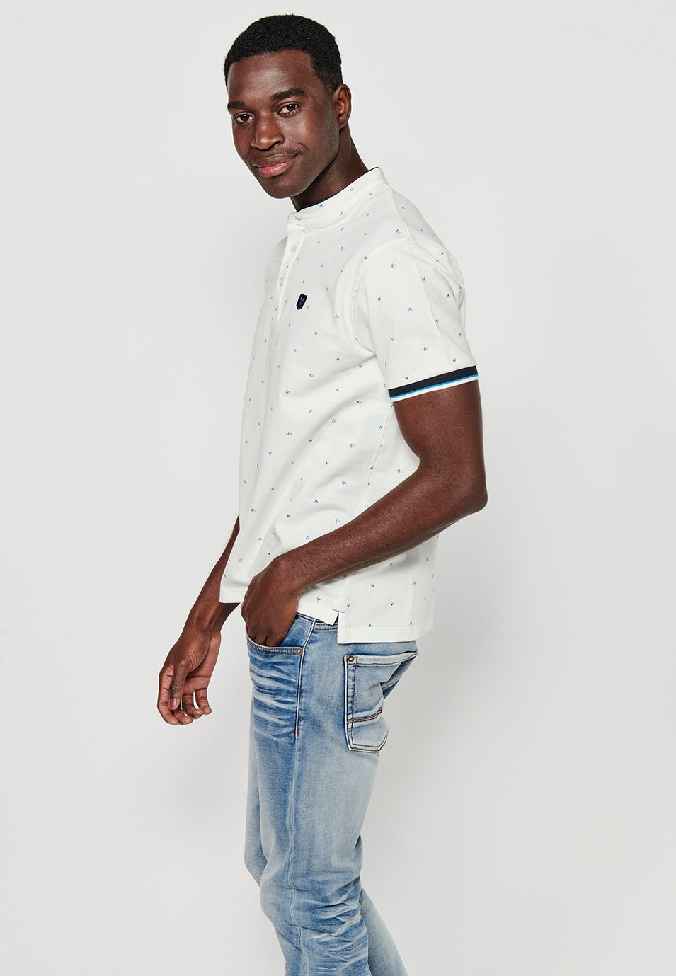 Short-sleeved Cotton Polo with Round Neck with buttoned opening and Finished with Side Cuts in White for Men