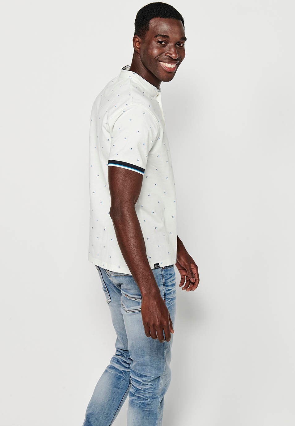 Short-sleeved Cotton Polo with Round Neck with buttoned opening and Finished with Side Cuts in White for Men