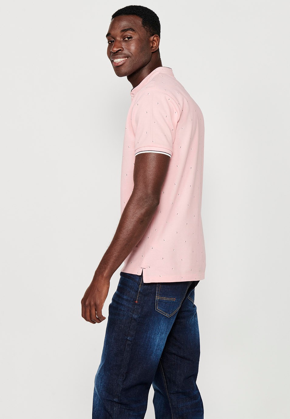 Kurzarm-Poloshirt aus Baumwolle mit Rundhalsausschnitt, geknöpfter Öffnung und Seitenausschnitten in Rosa für Herren 7