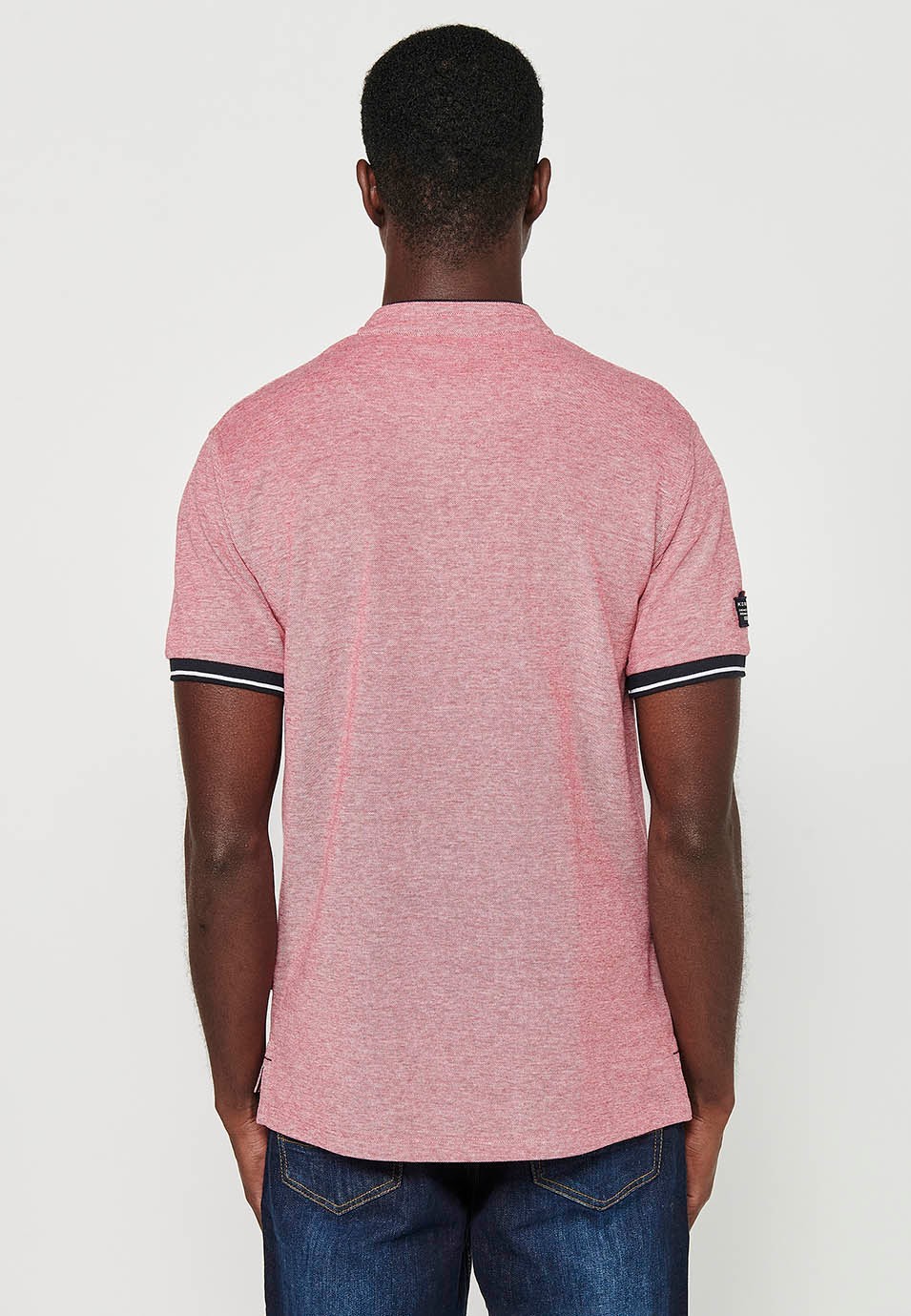 Kurzärmliges Baumwoll-Poloshirt mit geripptem Finish, Rundhalsausschnitt mit geknöpfter Öffnung und roten Seitenschlitzen für Herren 5