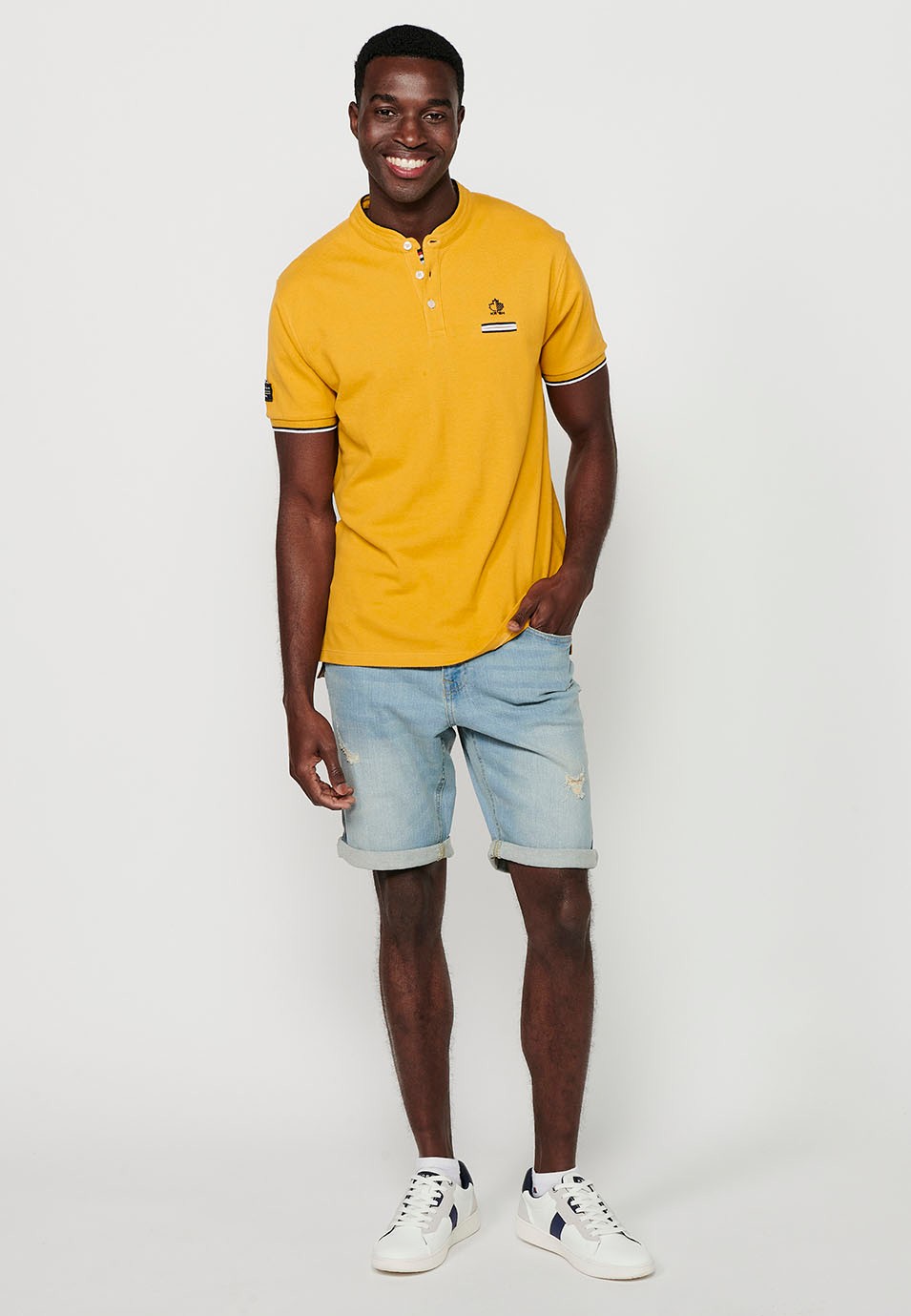 Short-sleeved cotton polo shirt with ribbed finish with round neck with buttoned opening and yellow side slits for men 2