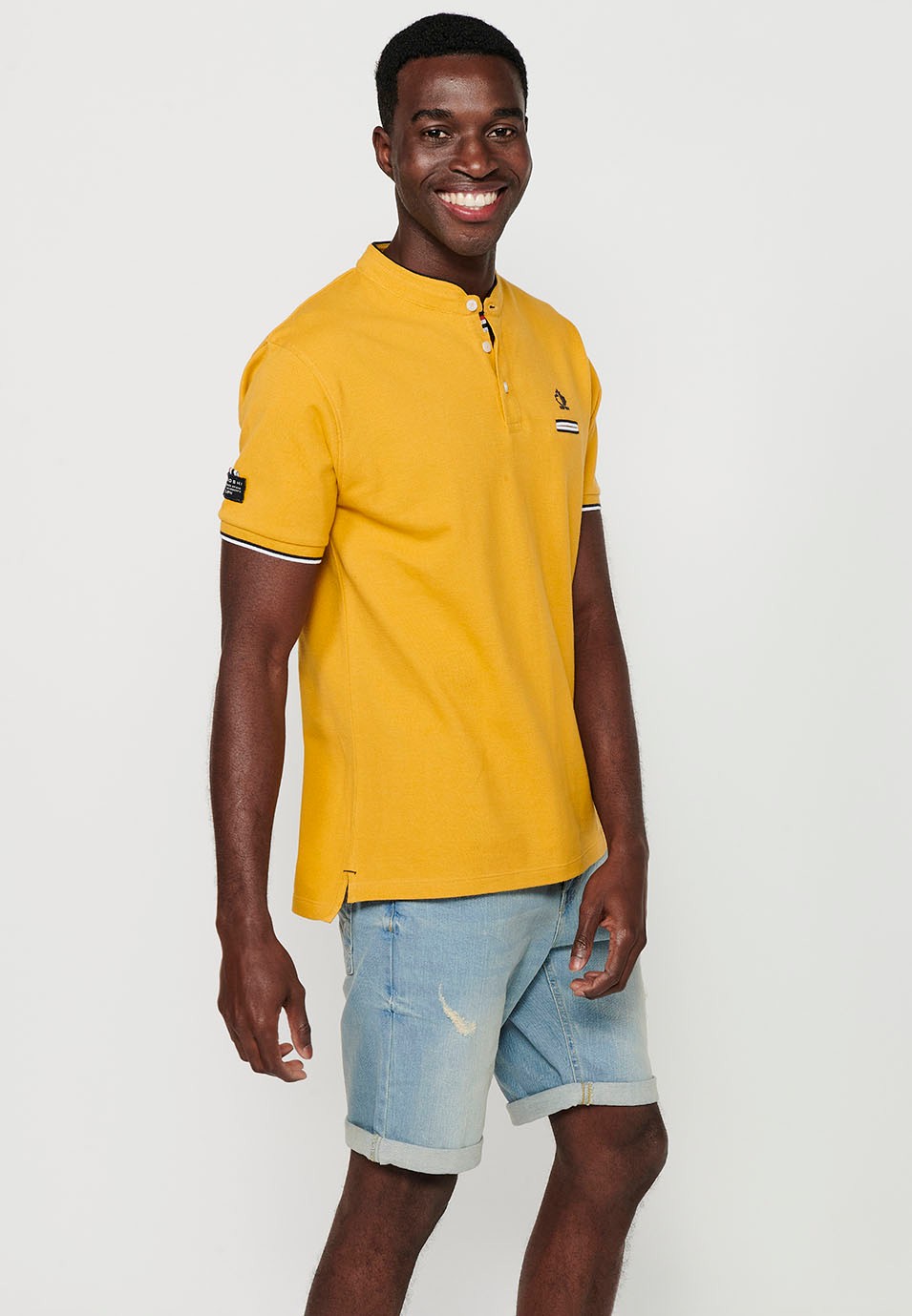 Short-sleeved cotton polo shirt with ribbed finish with round neck with buttoned opening and yellow side slits for men 5
