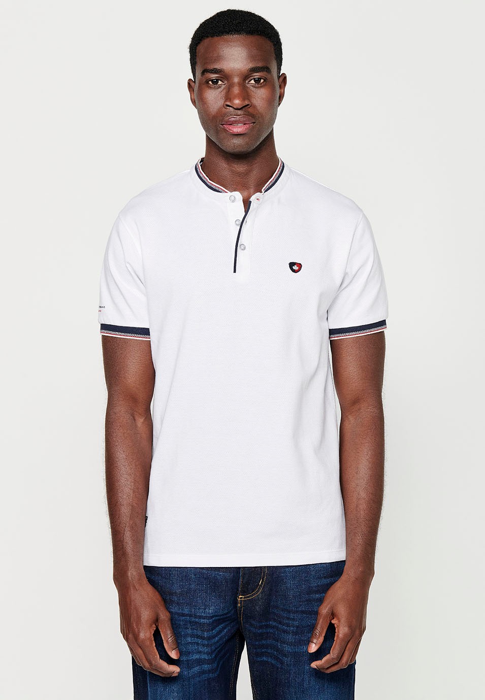 Polo de manga corta de algodón acabada en rib con Cuello redondo con abertura abotonada y Texturizado con Aberturas laterales de Color Blanco para Hombre 4