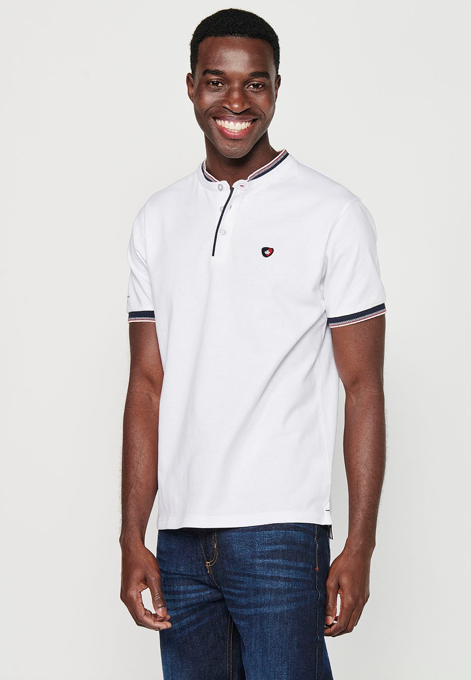 Kurzarm-Poloshirt aus gerippter Baumwolle mit Rundhalsausschnitt, geknöpfter Öffnung, Struktur und Seitenschlitzen in Weiß für Herren 5