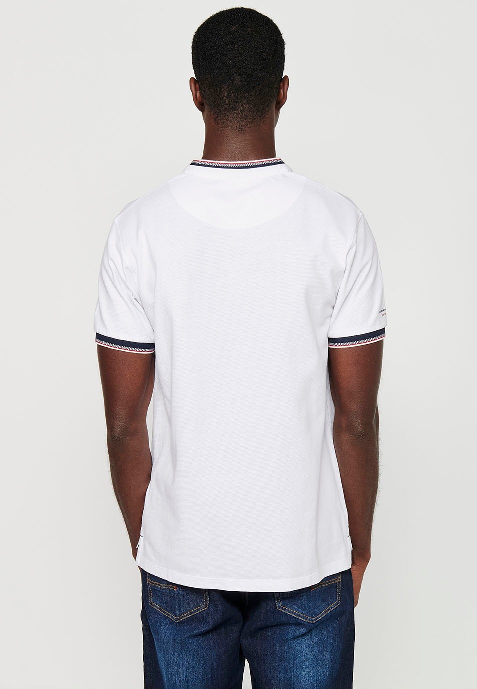 Short-sleeved cotton polo shirt finished in rib with a round neck with buttoned opening and textured with side slits in White for Men 8