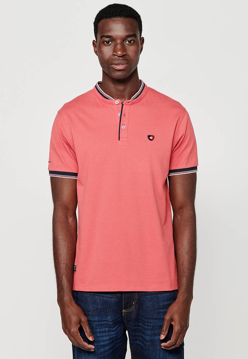 Short-sleeved cotton polo shirt with ribbed finish with round neck with buttoned opening and textured with side slits in Pink for Men 3