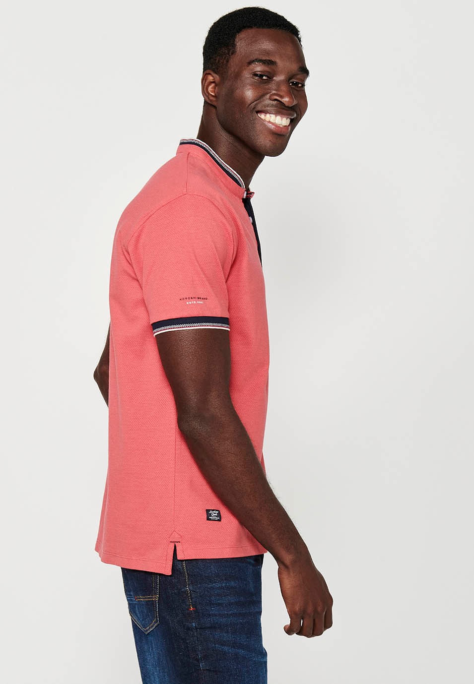 Short-sleeved cotton polo shirt with ribbed finish with round neck with buttoned opening and textured with side slits in Pink for Men 7
