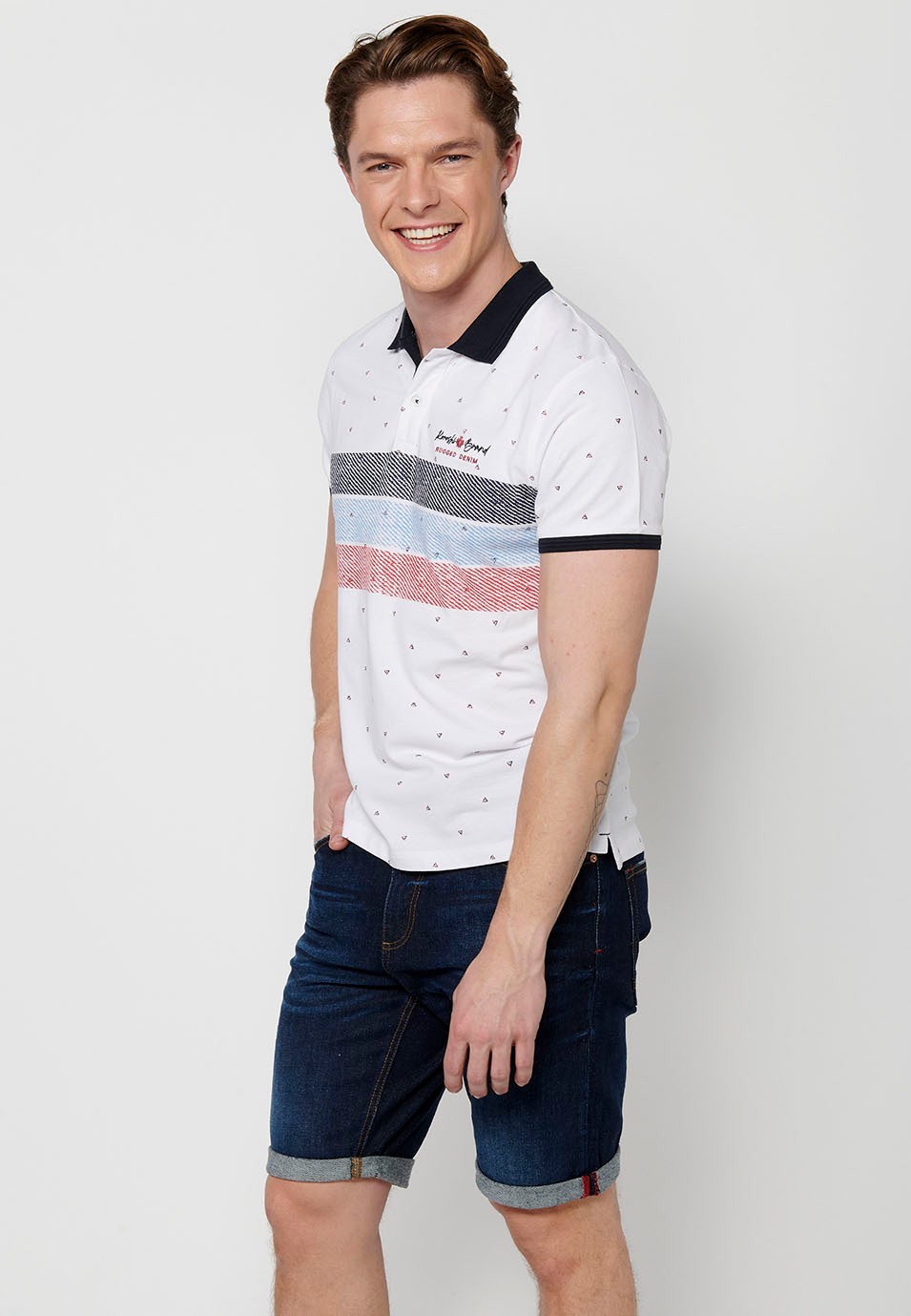 Short-sleeved Cotton Polo with Shirt Collar and Finish with Side Slits in White for Men