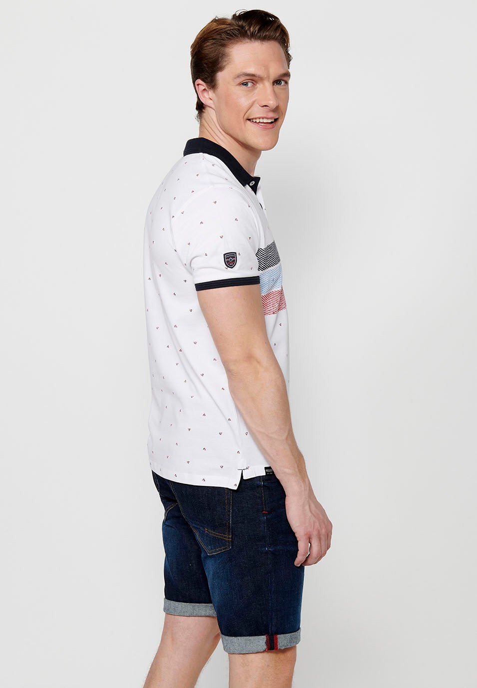 Short-sleeved Cotton Polo with Shirt Collar and Finish with Side Slits in White for Men 2