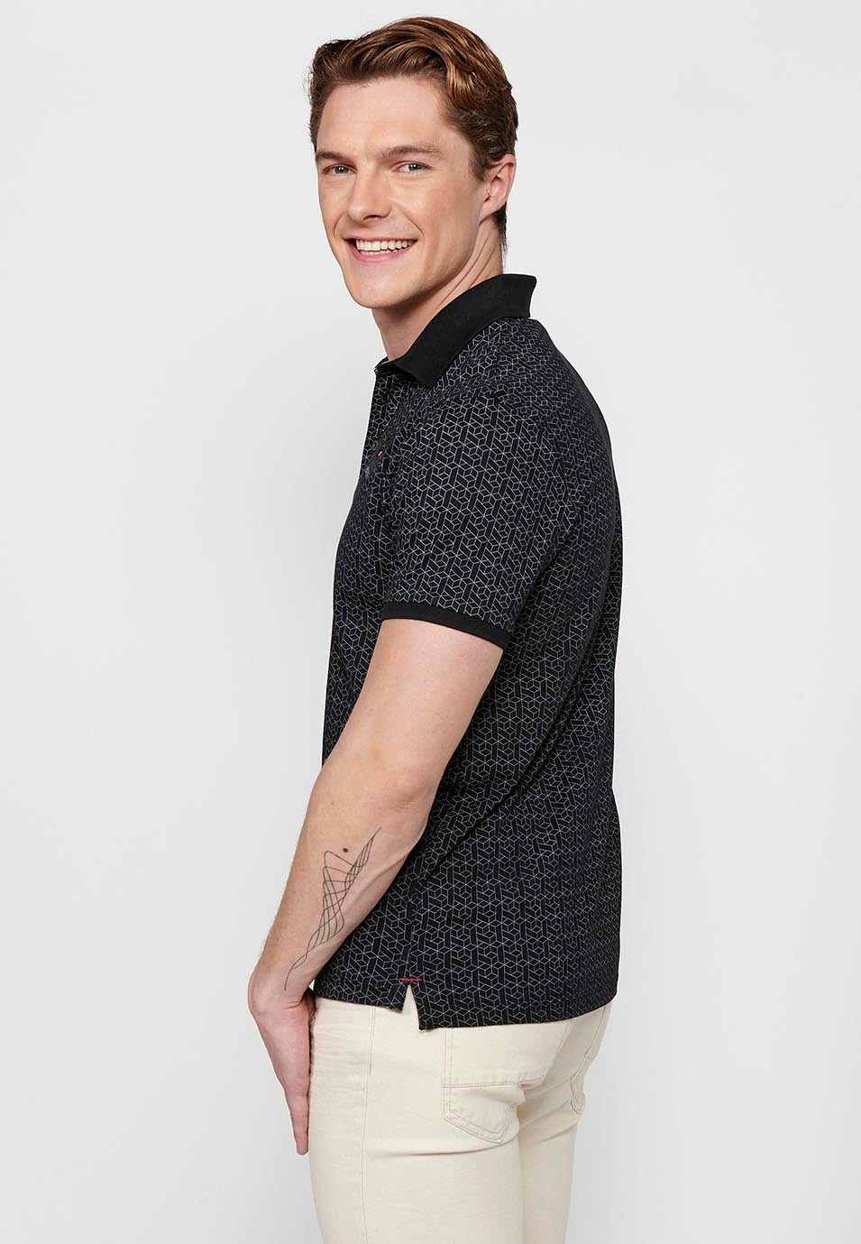 Kurzärmliges Baumwoll-Poloshirt mit Hemdkragen und schwarzem Aufdruck für Herren 7