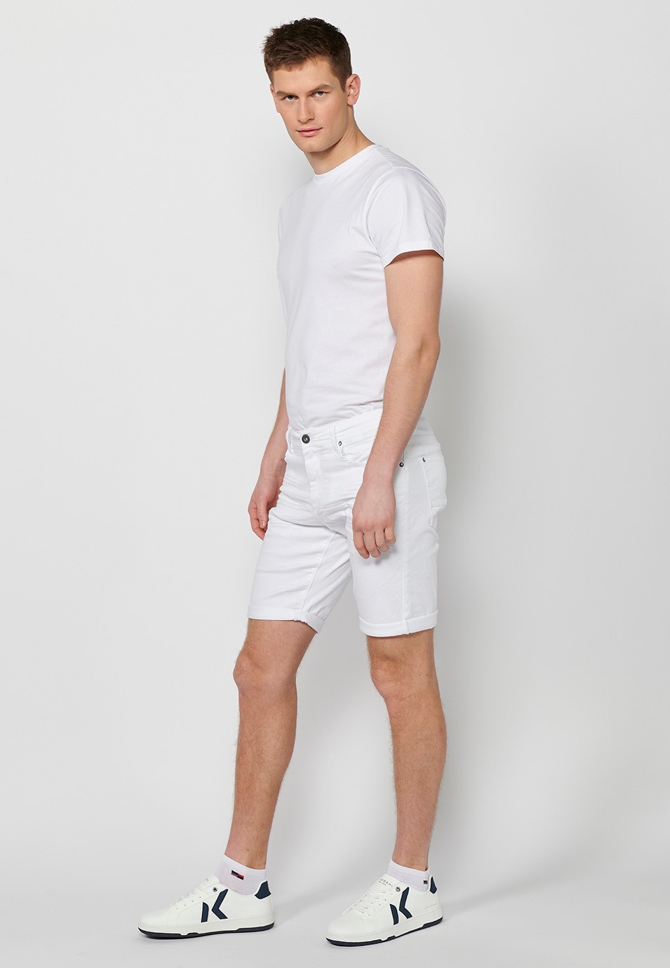 Denim Bermuda shorts with cuffed finish and front zipper and button closure. Five pockets, one match pocket, White for Men